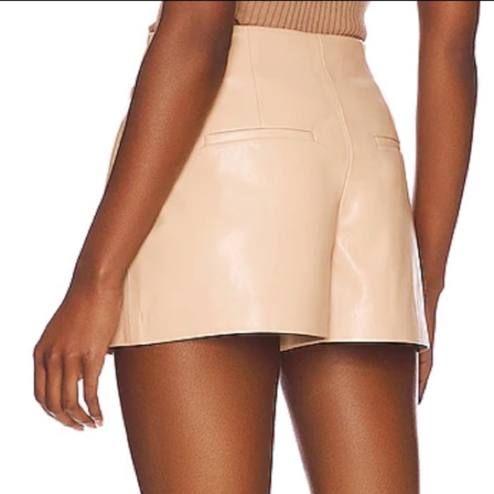 New Alice and Olivia Steffie faux leather shorts - Picture 2 of 16